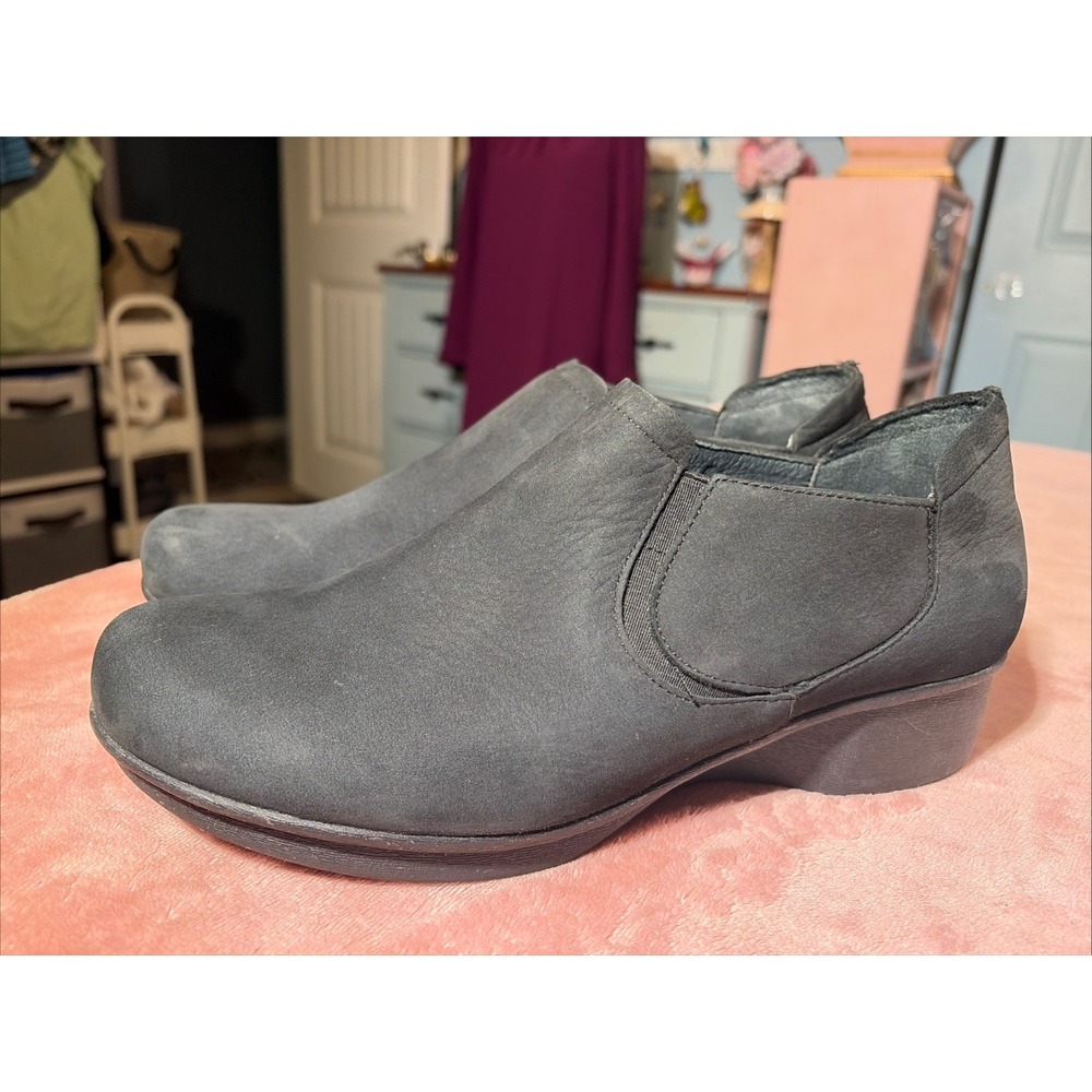 Womens Dansko Lynn Slip On Leather Shoes Black sz 40 Or US Sz 9.